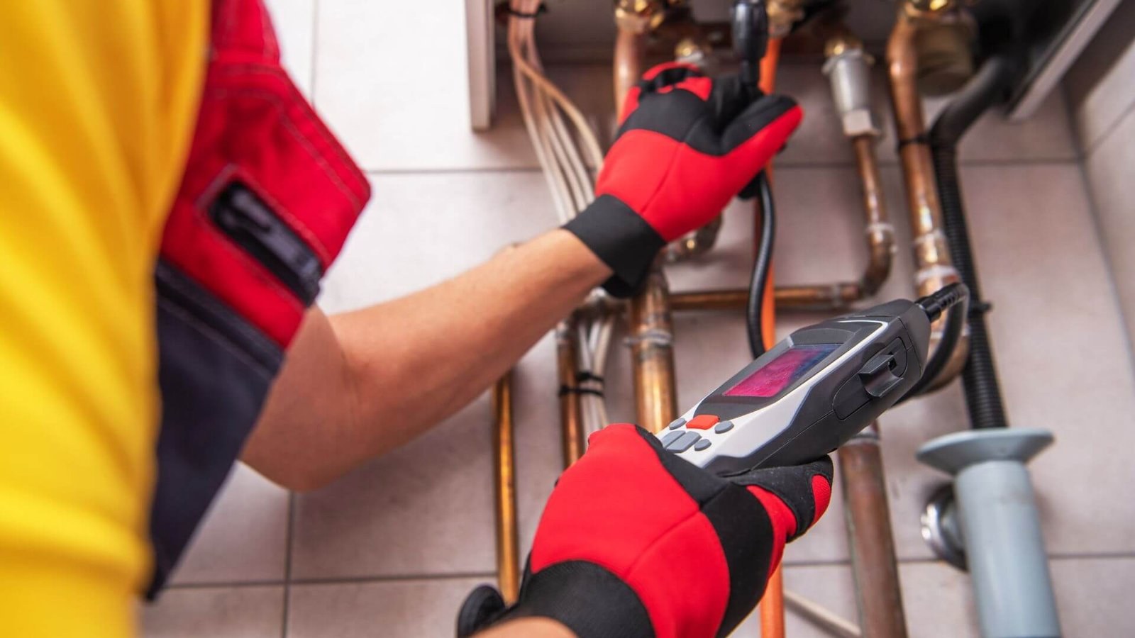 Pipe valves and fittings during a leak repair